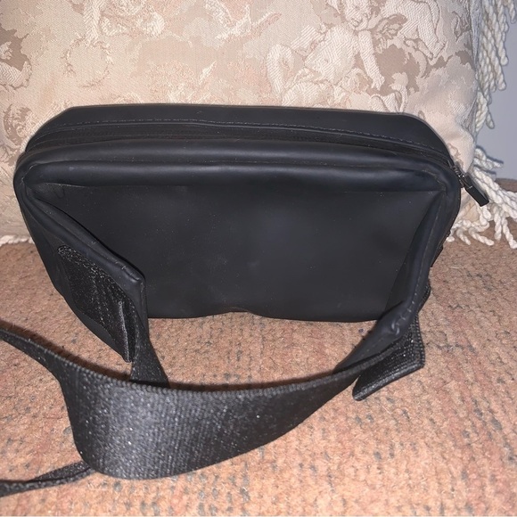 Fear Of God Essentials Sleek Black Belt Bag - Picture 3 of 12